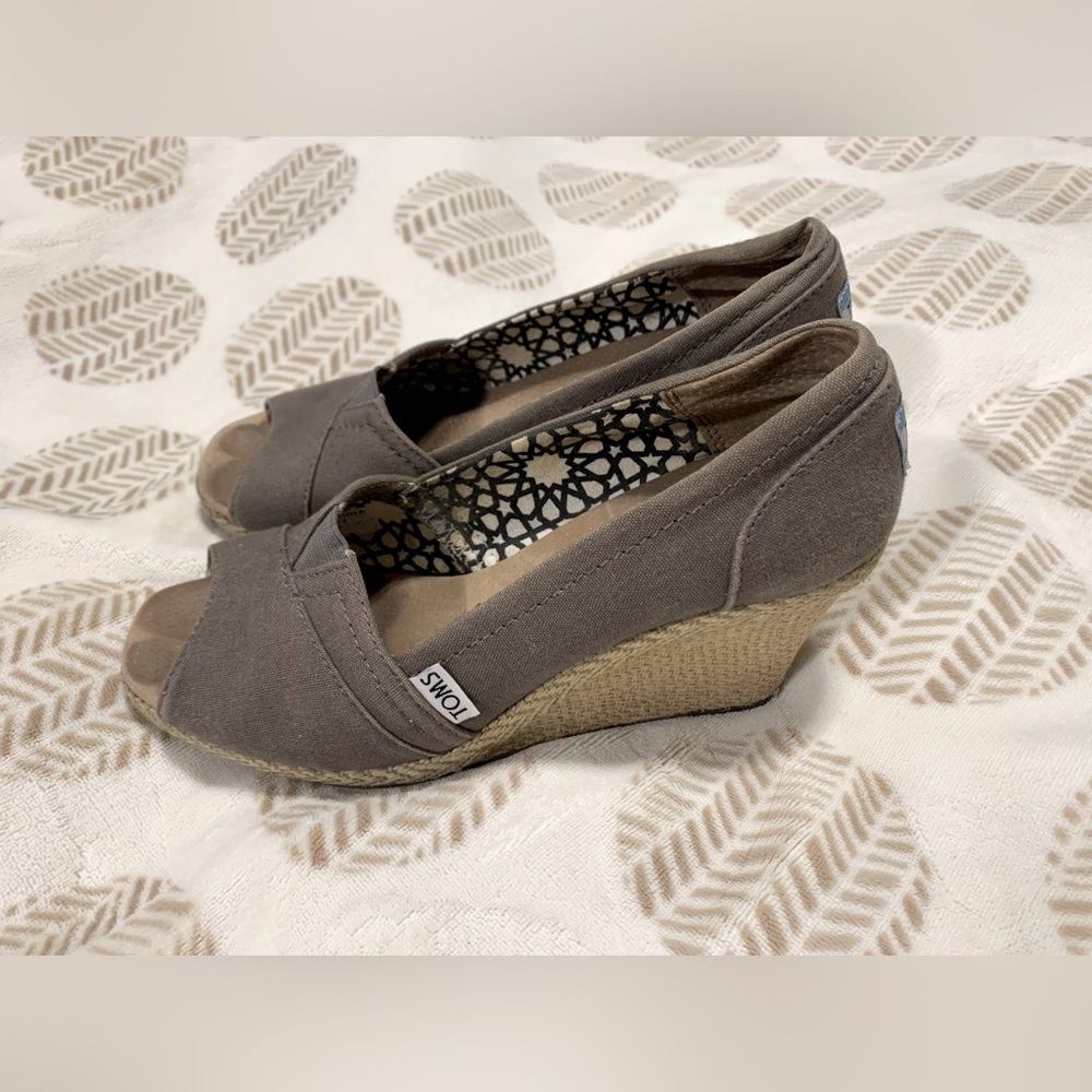 Tom’s Grey Wedges